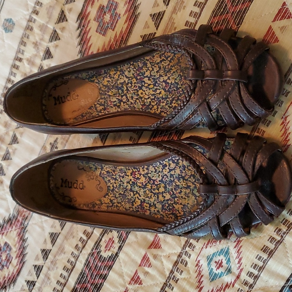 Mudd sandal shoes.
